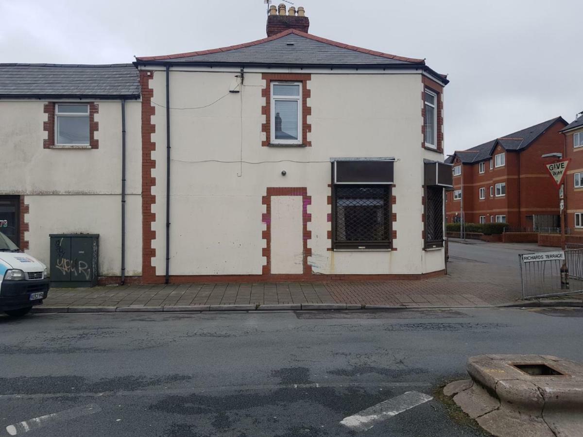 Apartment With Roof Terrace Close To City Centre Cardiff Exterior photo