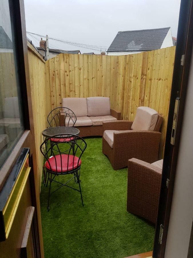 Apartment With Roof Terrace Close To City Centre Cardiff Exterior photo